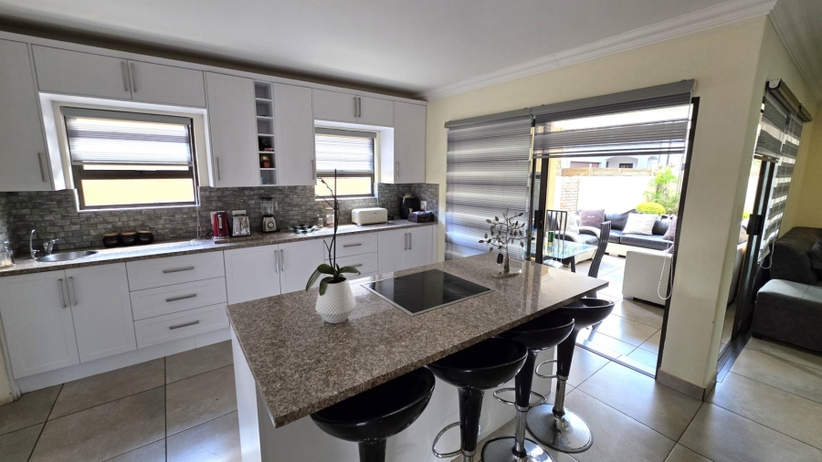 To Let 1 Bedroom Property for Rent in Melodie North West
